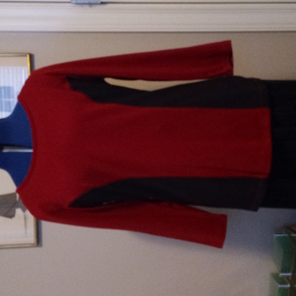 NEW & STUNNING Color Block Longsleeve Knit Top!! - Picture 2 of 5
